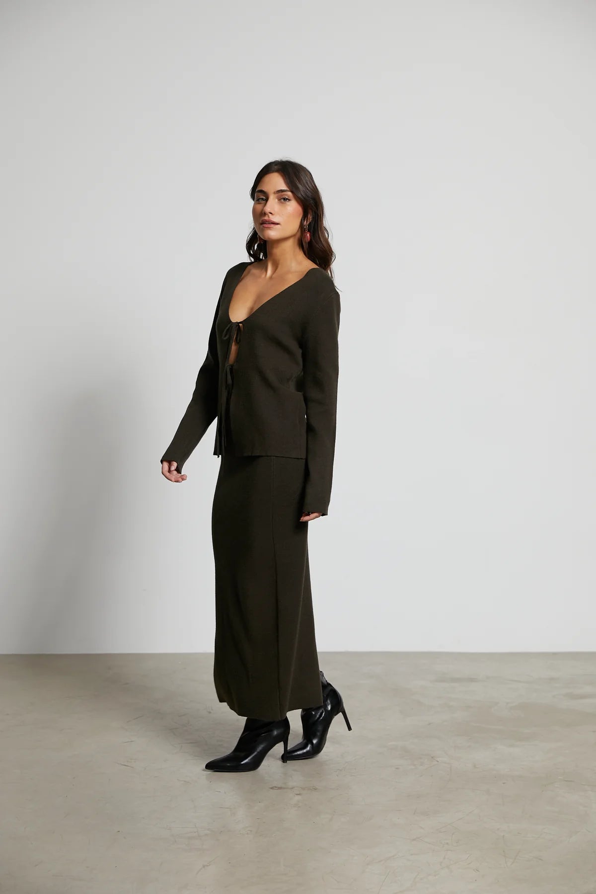 Conjunto Kali oscuro ( Cardigan punto Kali y Falda punto Elia )