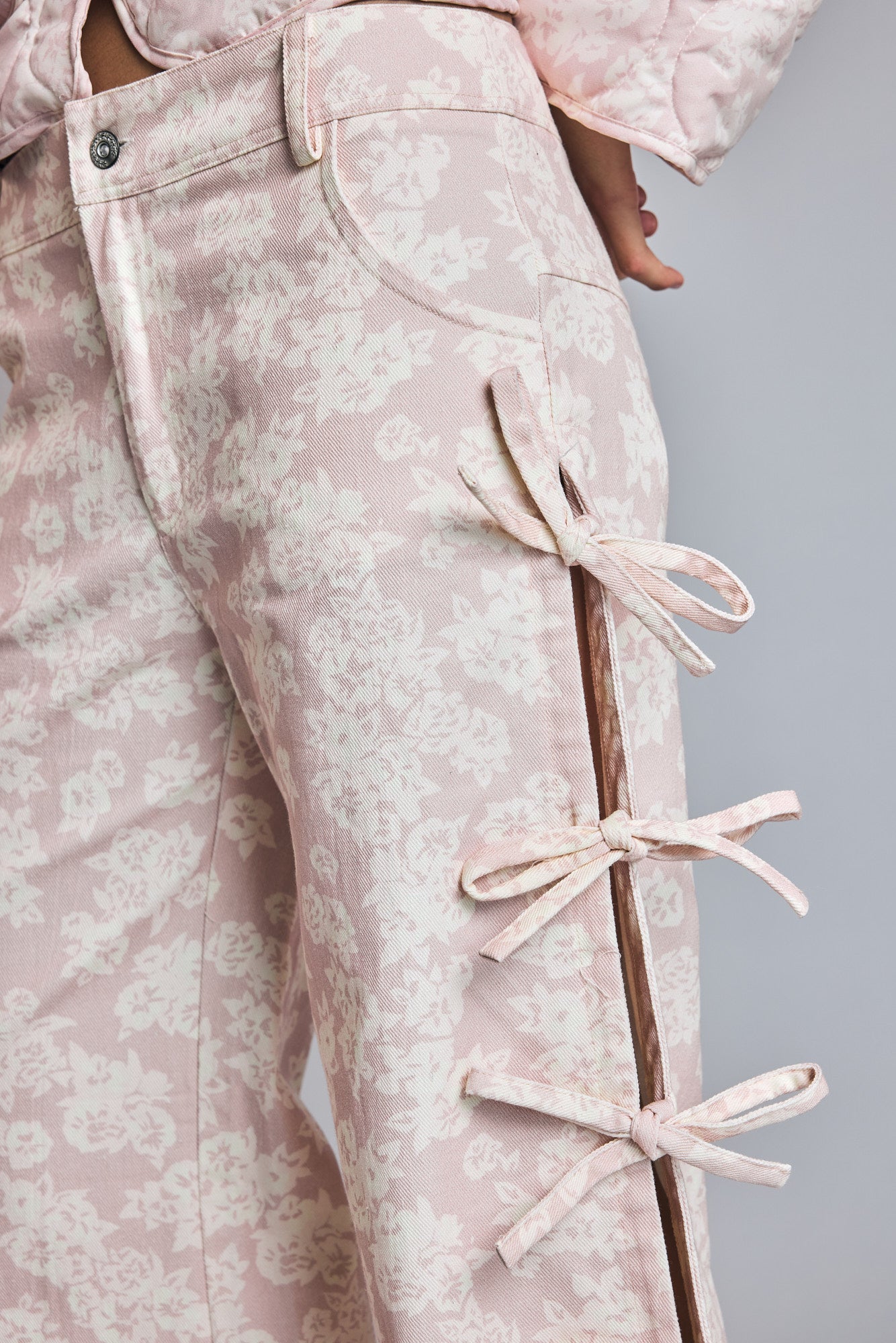 Pantalón Floral Tiro Bajo